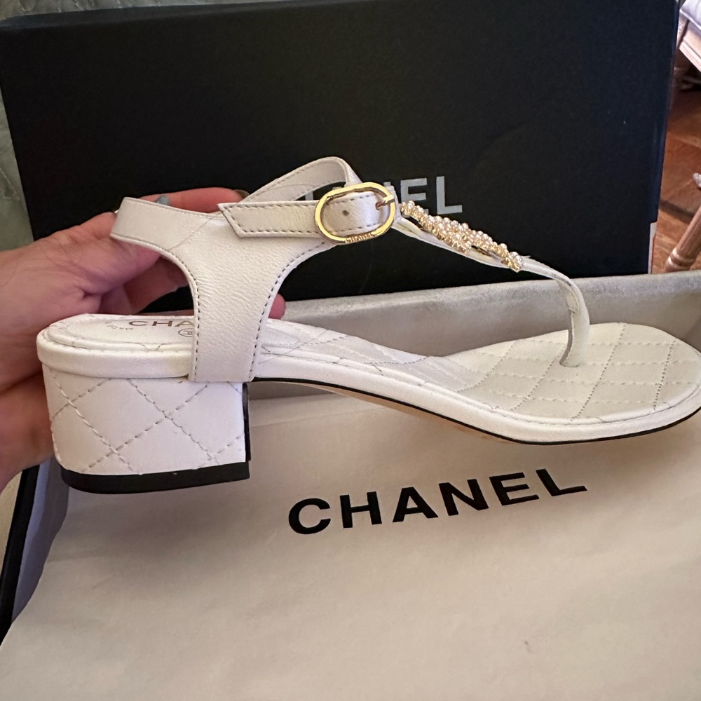 COPY - Beautiful Chanel white sandals. Size 37 - Picture 2 of 4